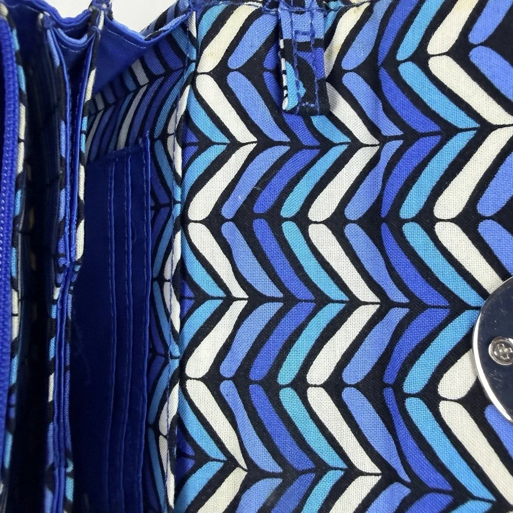 Vera Bradley Midnight Blue/Black/WHT Floral Turnlock Zip Clutch Wallet READ